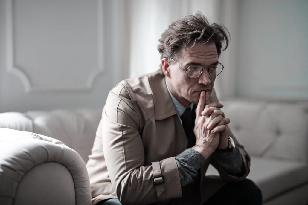 man with complex ptsd in therapy