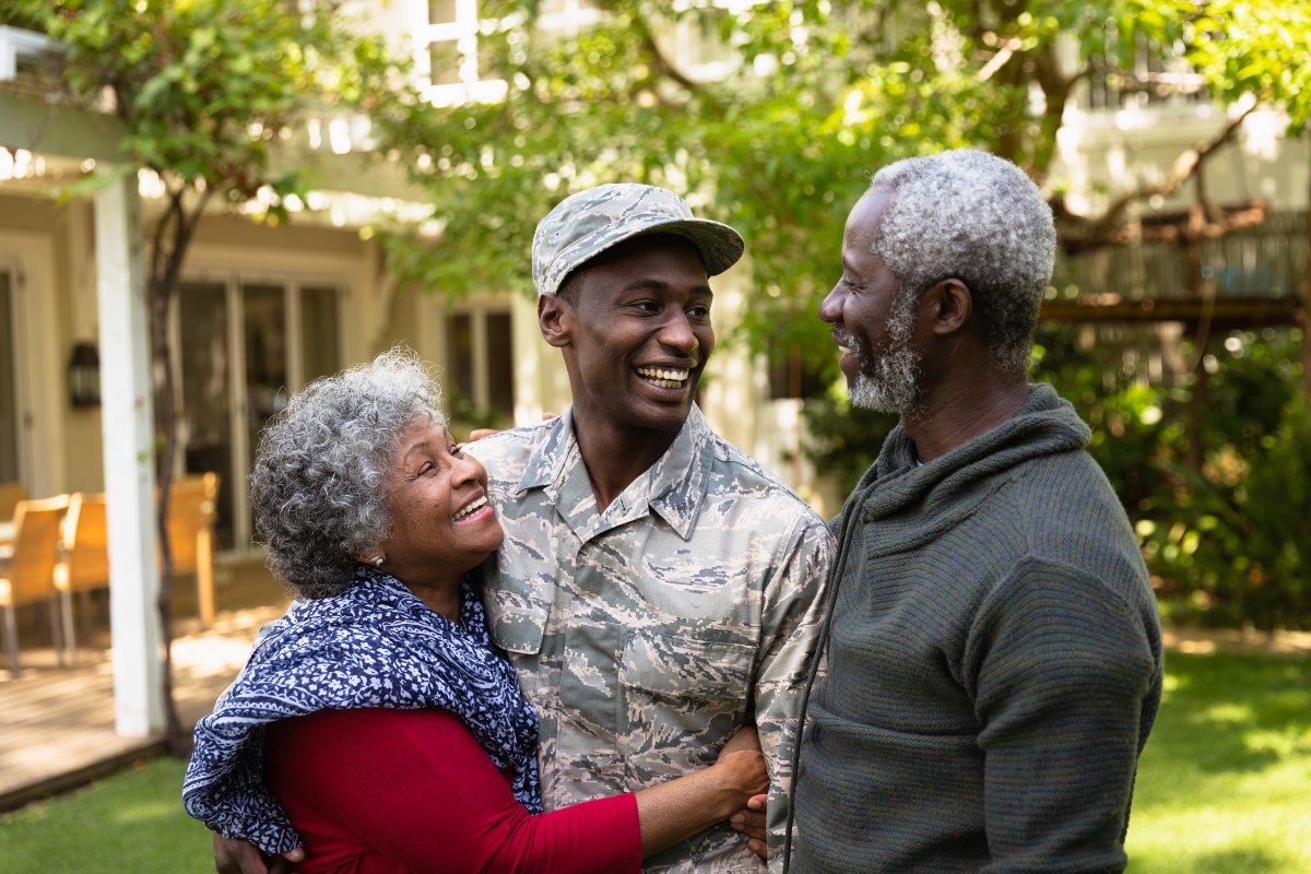 soldier hugging family